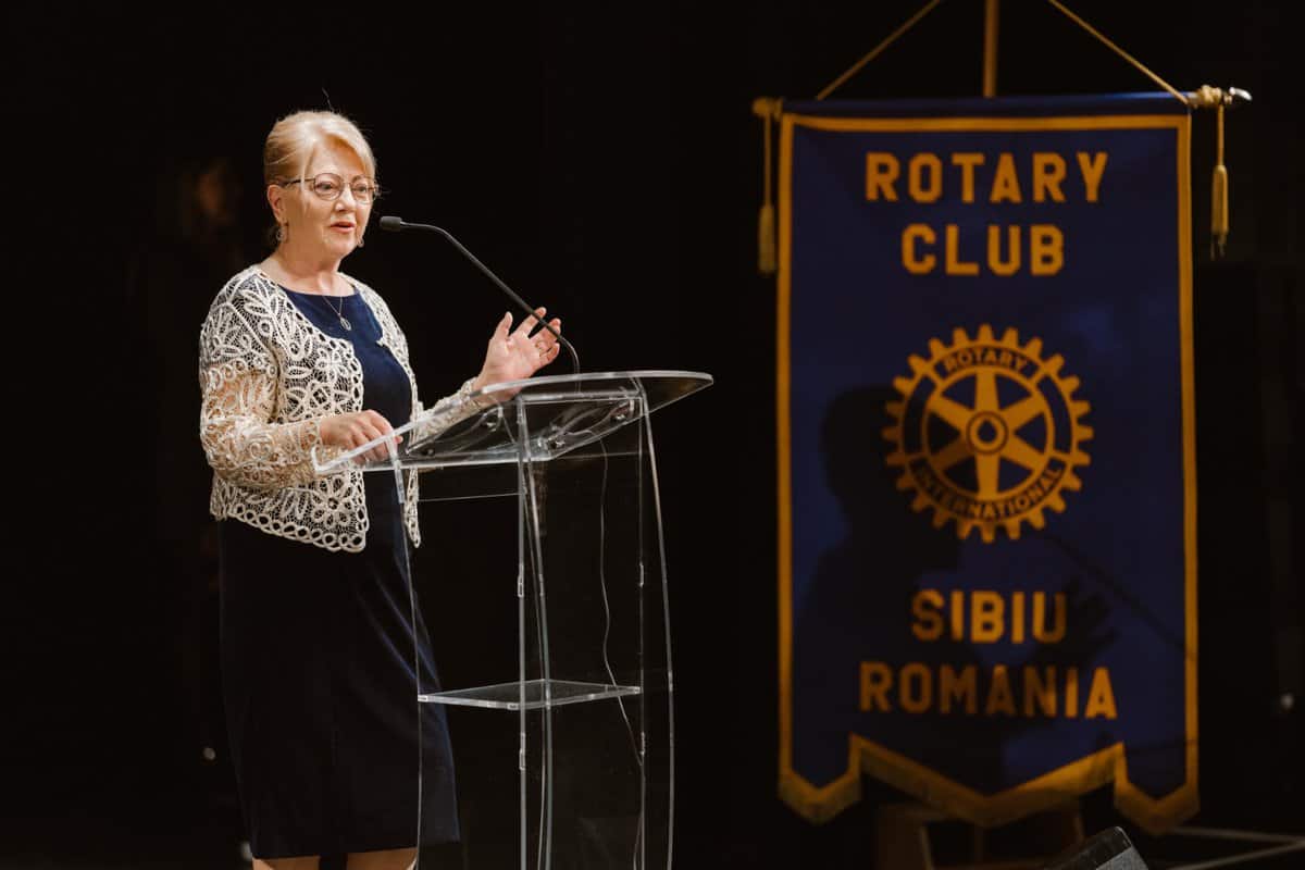 rotary club sibiu a recompensat, din nou, excelența. premii în bani, laptopuri și cărți pentru cei mai valoroși elevi sibieni