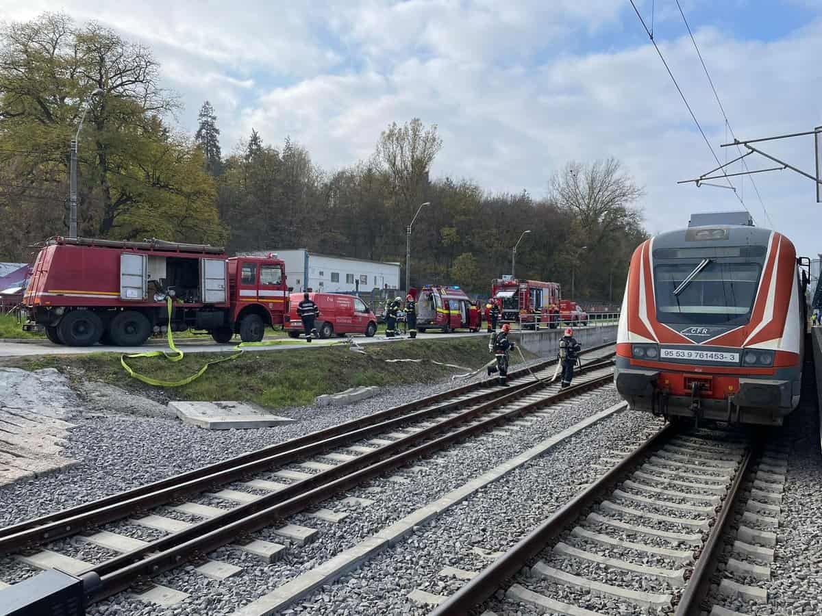 FOTO: Gara din Mediaș, împânzită de pompieri - Are loc un exercițiu