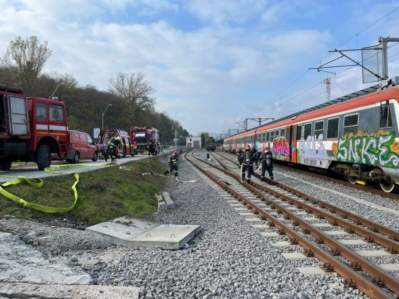 FOTO: Gara din Mediaș, împânzită de pompieri - Are loc un exercițiu