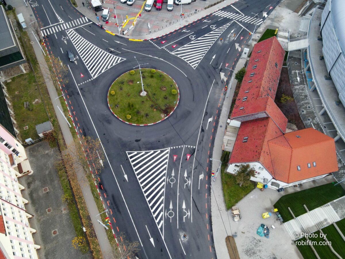 video foto sens giratoriu reconfigurat la intersecția nicolaus olahus cu octavian goga - cum se circulă acum în zona stadionului municipal