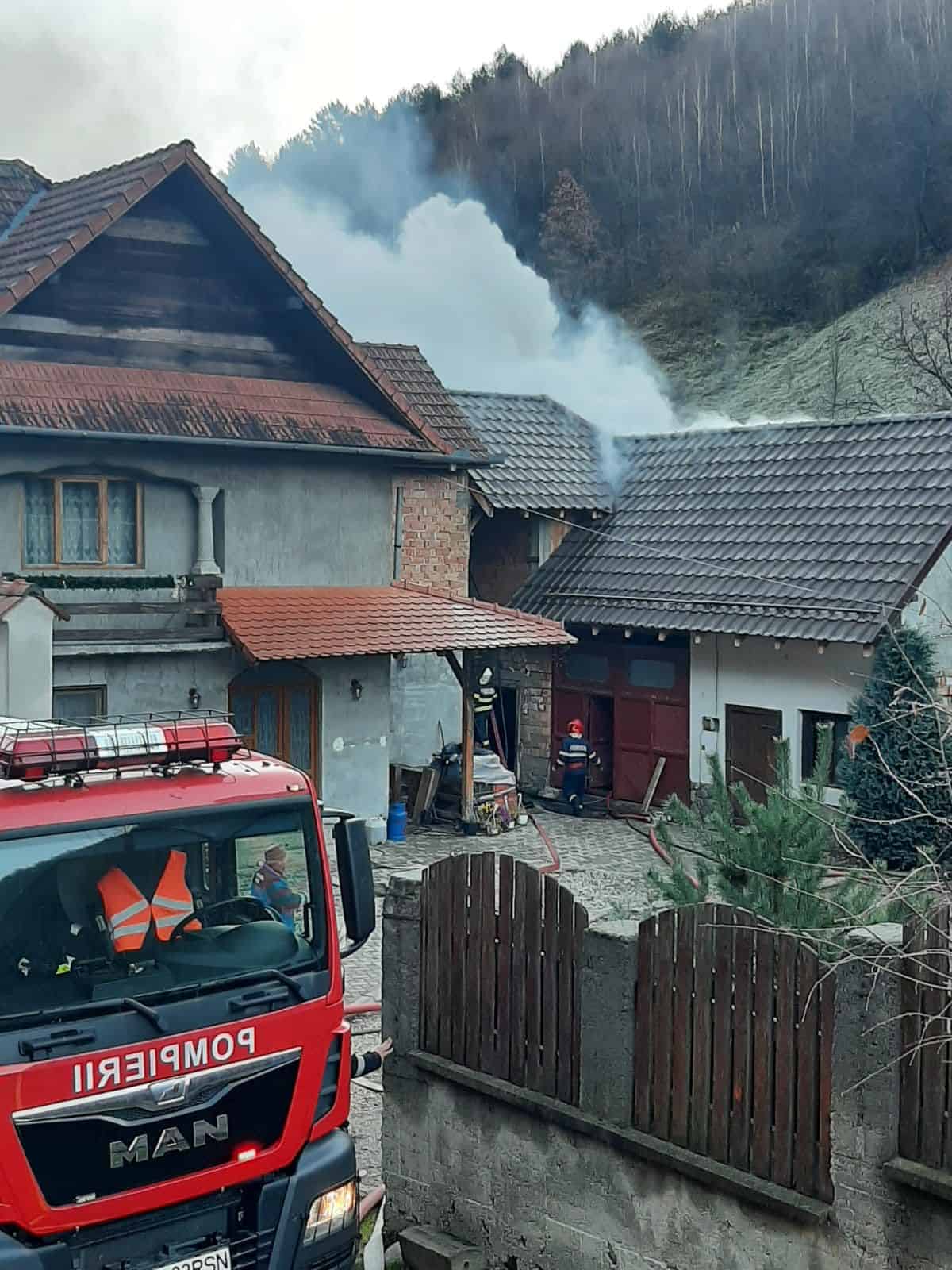 update incendiu la rășinari - a luat foc o anexă gospodărească