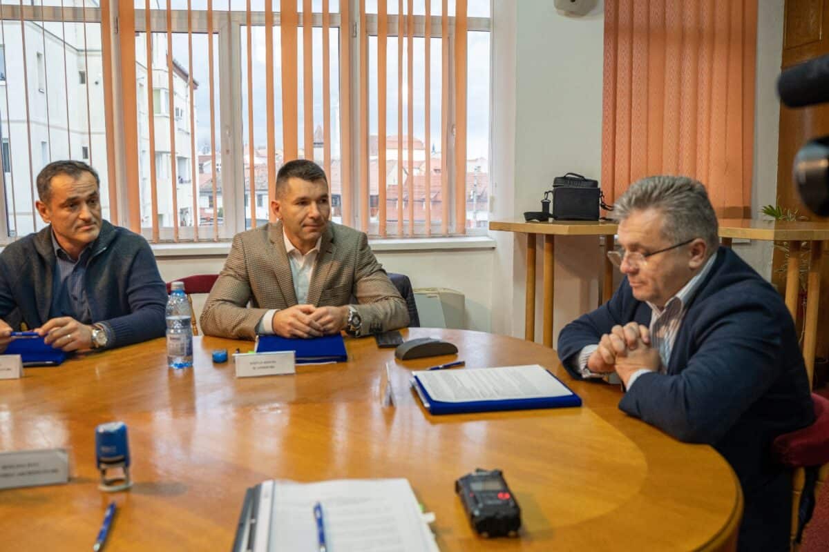 s-a semnat contractul de proiectare și achiziție pentru construirea de locuințe sociale colective la mediaș pe strada baia de nisip