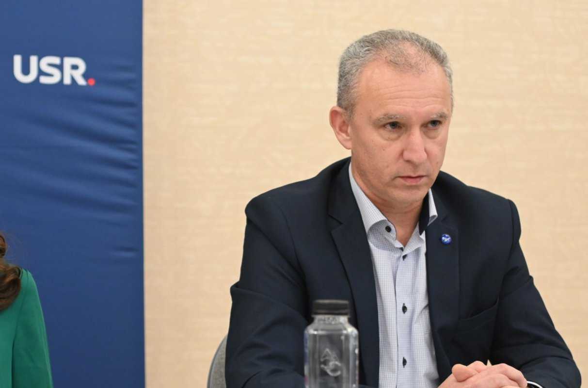 Trenul periurban al Sibiului, blocat la Ministerul Transporturilor - Apostoiu: „De un an nu s-a mai făcut nimic”