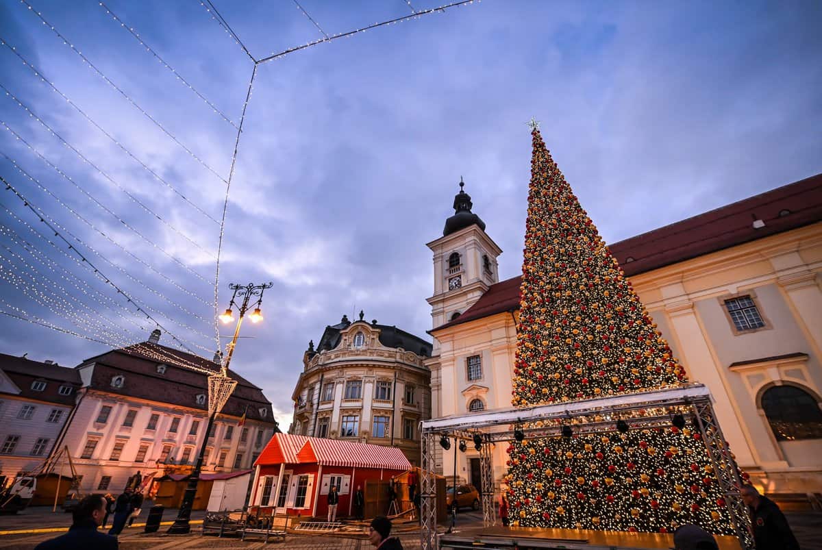 video: târgul de crăciun de la sibiu începe vineri - sute de căsuțe, roată panoramică, patinoar și atelierul lui moș crăciun, printre atracții