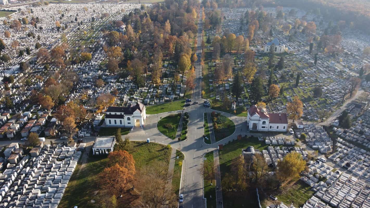 foto video ziua morților la sibiu - ,,ne ținem de tradiția asta de când mă știu”