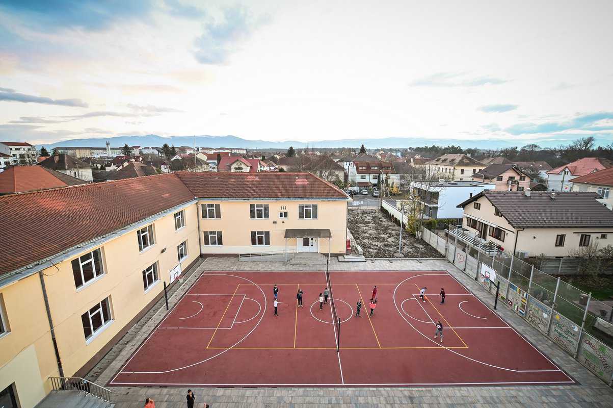 FOTO Școala I.L. Caragiale s-a extins – Au fost modernizate unsprezece săli de clasă