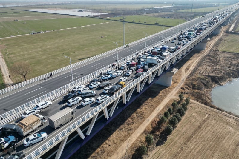 video carambol cu peste 200 de mașini pe o autostradă din china din cauza ceții – o persoană a murit