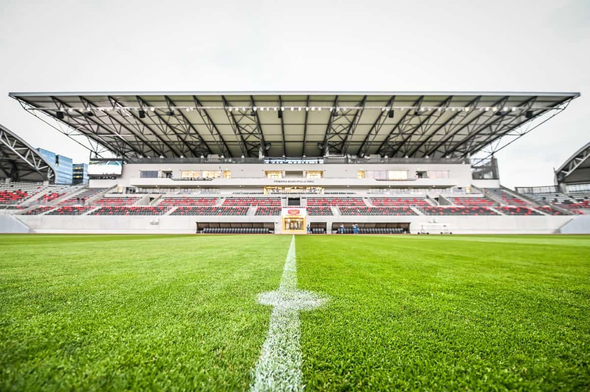 VIDEO FOTO: Stadionul Municipal a fost redeschis - Cum arată „bijuteria” Sibiului de peste 200 milioane lei