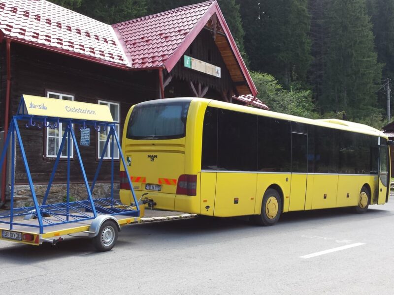 absurd - rășinărenii nevoiți să meargă la sibiu ca să ia autobuzul de păltiniș - tursib susține că are voie să facă transport doar în oraș, dar are stații și în șelimbăr