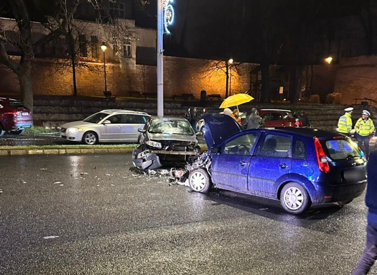 VIDEO: Două mașini s-au ciocnit pe bulevardul Coposu din Sibiu - Trafic îngreunat