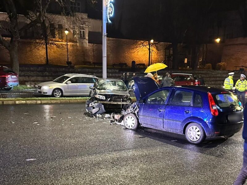 video: două mașini s-au ciocnit pe bulevardul coposu din sibiu - trafic îngreunat