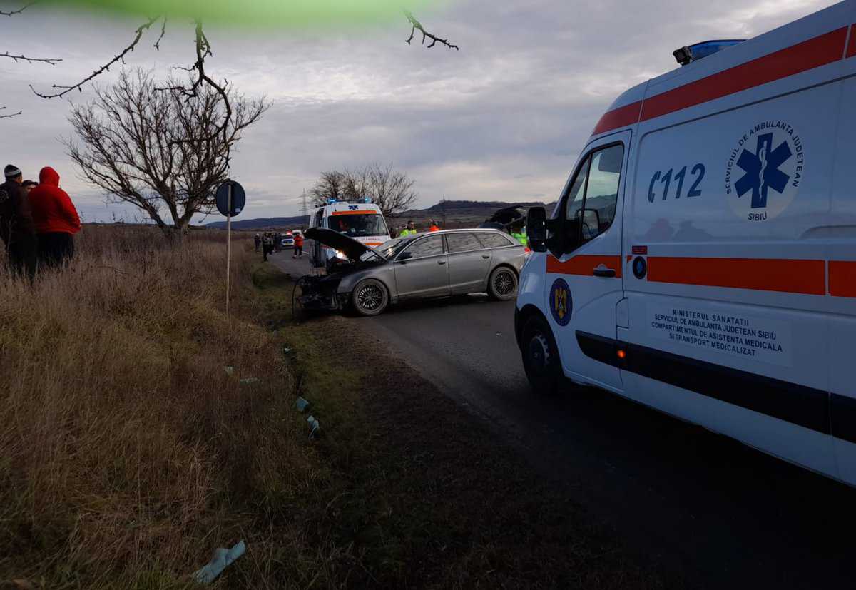 update: accident grav la cornățel - cinci persoane rănite, două încarcerate - o femeie a murit