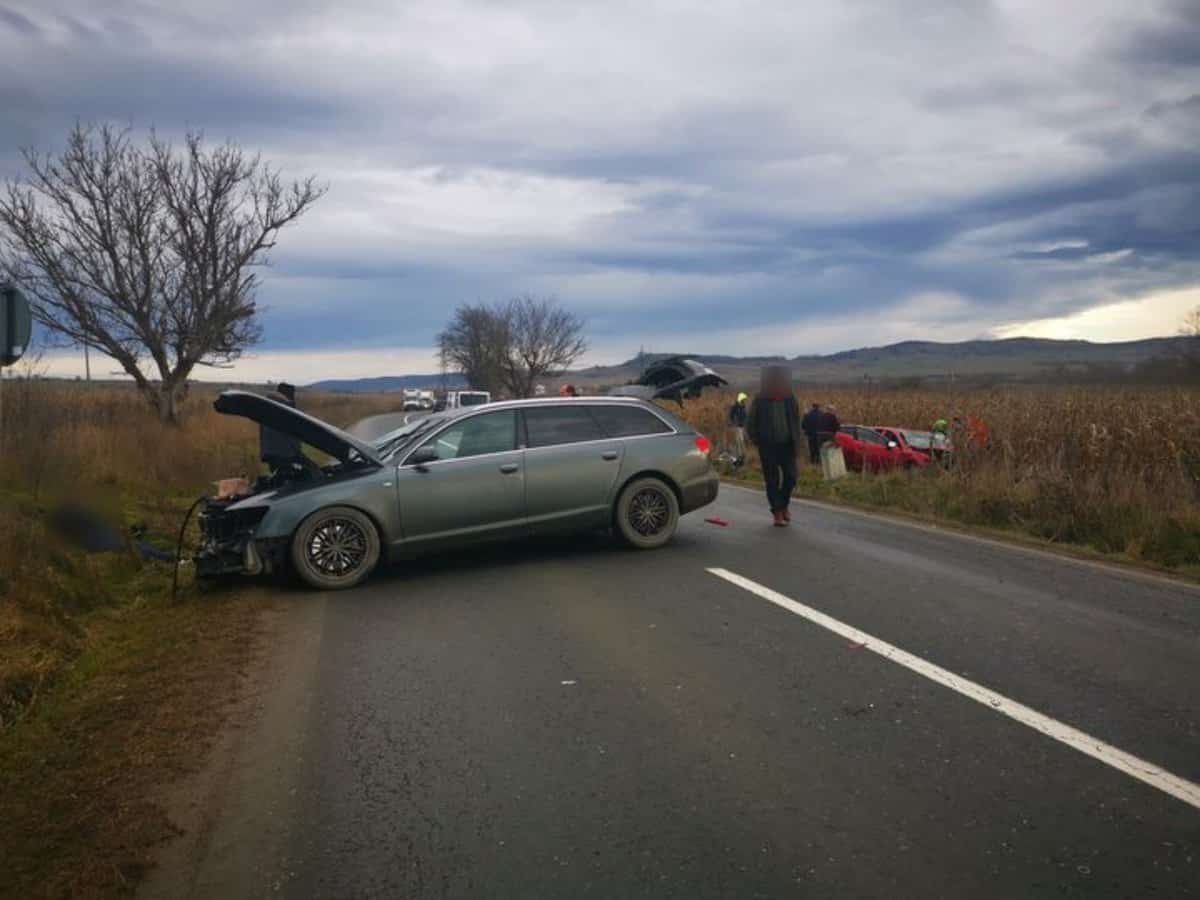 update: accident grav la cornățel - cinci persoane rănite, două încarcerate - o femeie a murit