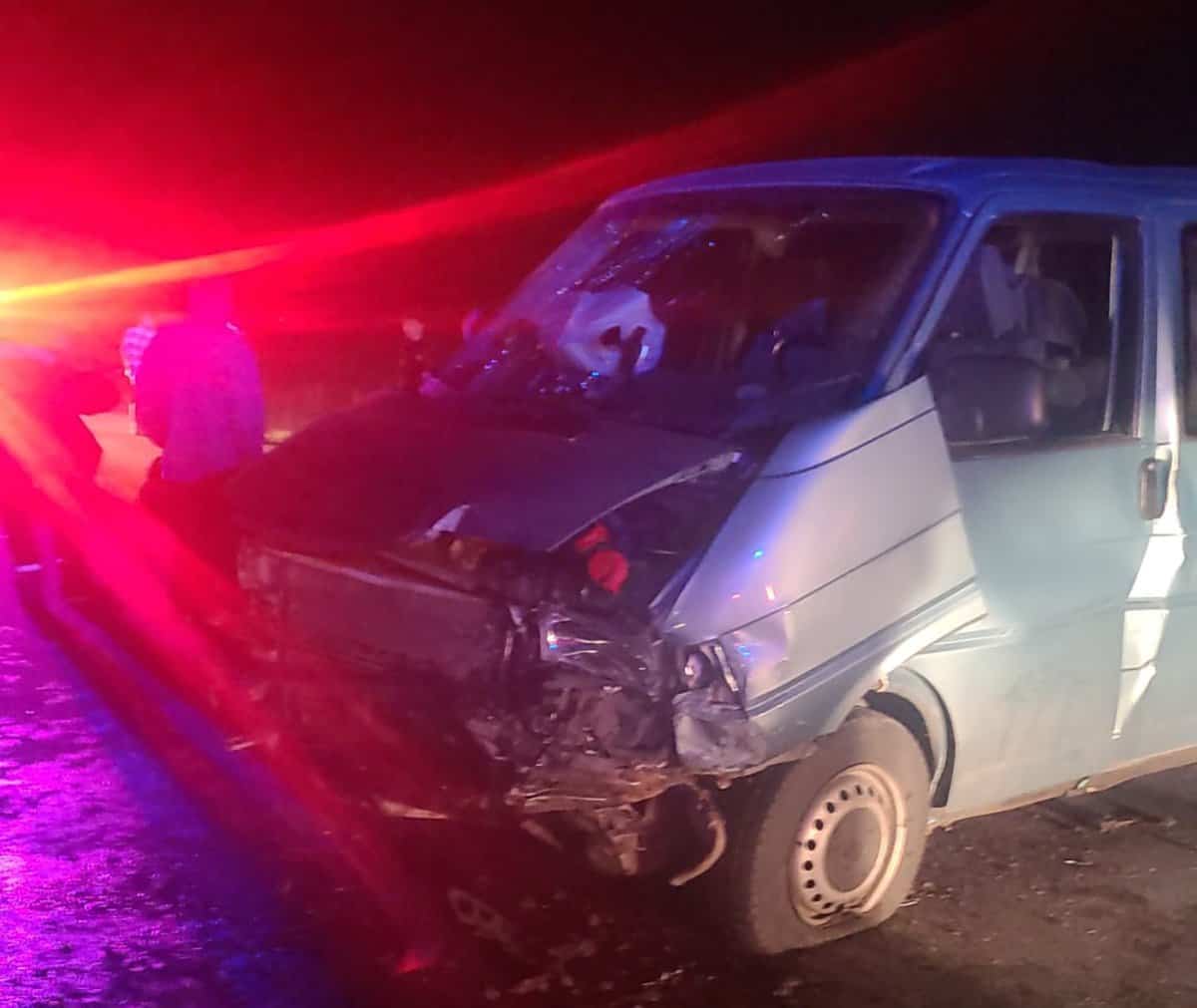 microbuz implicat într-un accident între cornățel și hosman - soț și soție, duși la spital