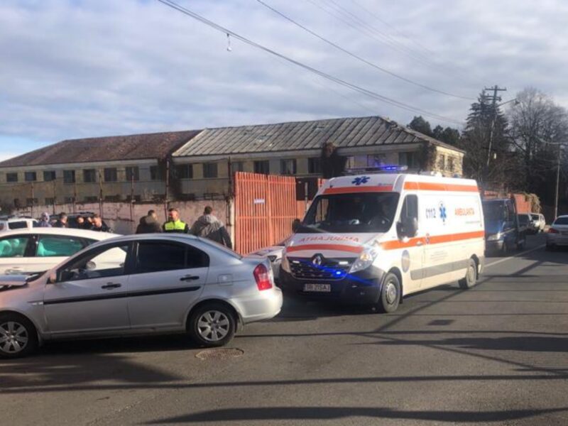 accident într-o intersecție din sibiu - o femeie a fost transportată la spital