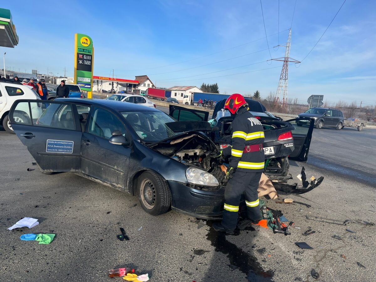 foto: accident cu patru mașini la ieșire de pe a1 în săliște - șase victime, trei bărbați duși la spital