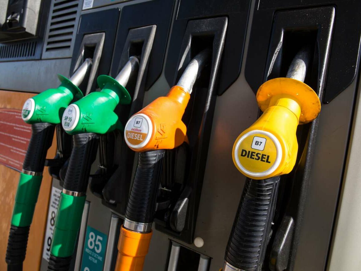 Guvernul nu va prelungi mecanismul de compensare a prețurilor la carburanți - Se reduce valoarea accizei