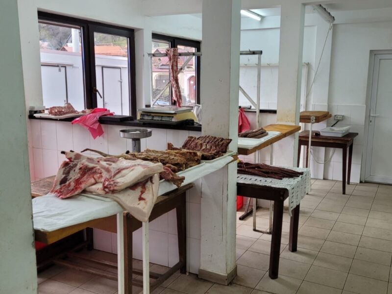 carne depozitată în condiții insalubre, vândută oamenilor în rășinari - amenzi de peste 160.000 lei