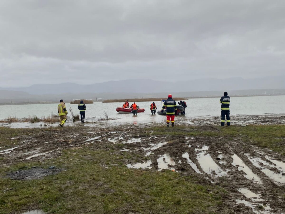 FOTO: Trupul sibianului dispărut în Olt, căutat de pompieri și salvamontiști - Prietenul lui, găsit mort