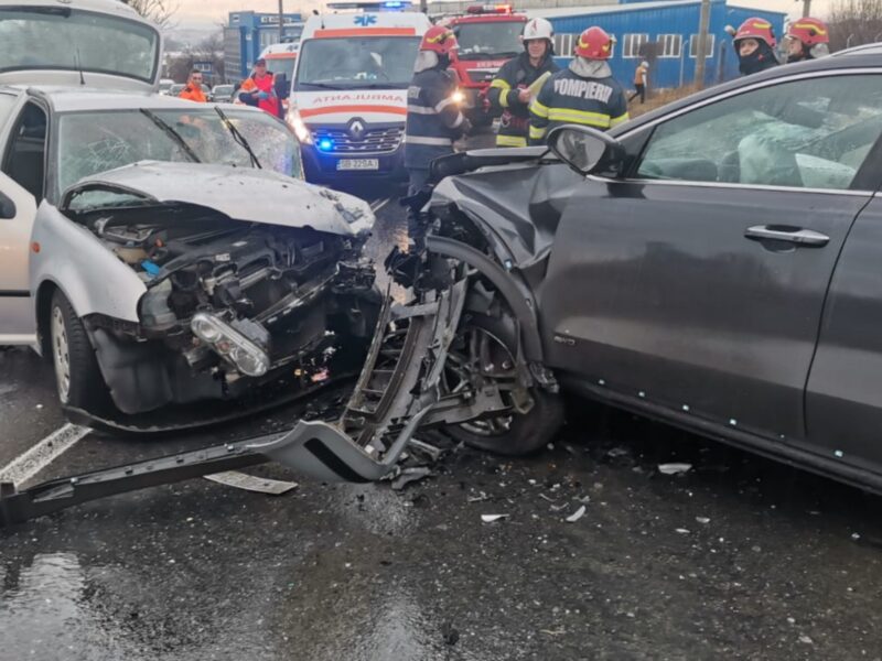 update cinci persoane rănite într-un accident grav la ieșire din sibiu spre daia - un bărbat decedat