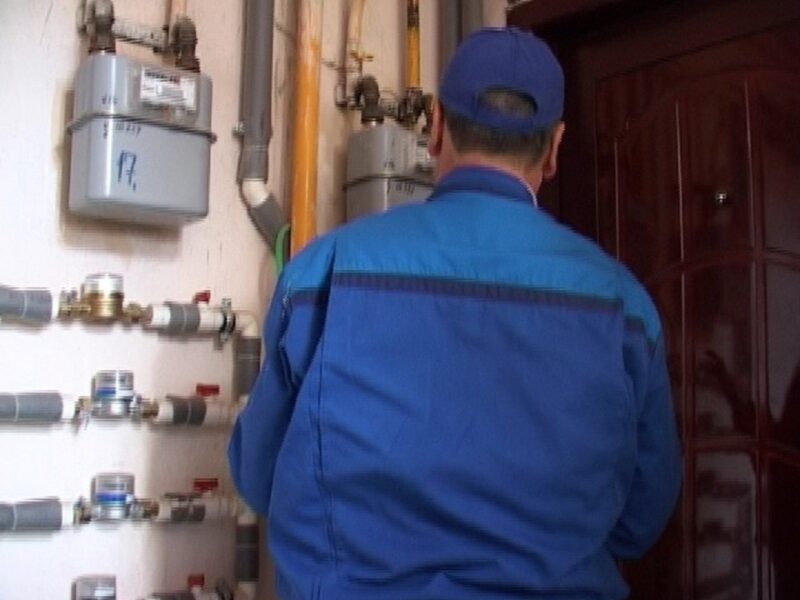 doi brașoveni au înșelat o femeie de 82 de ani din sibiu - s-au dat drept angajați la o firmă de gaz