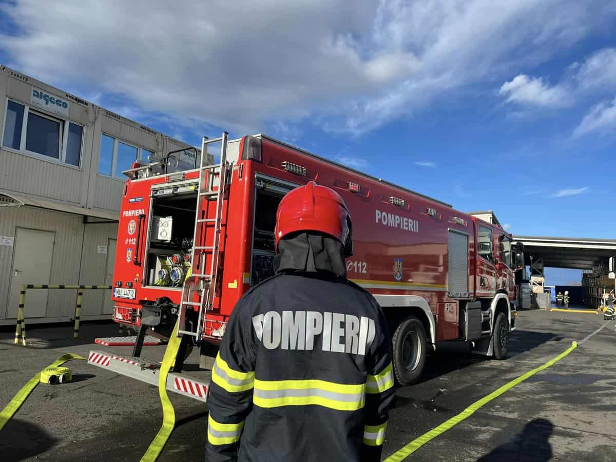 foto: exercițiu de amploare în zona industrială vest - a fost simulat un incendiu la o fabrică 