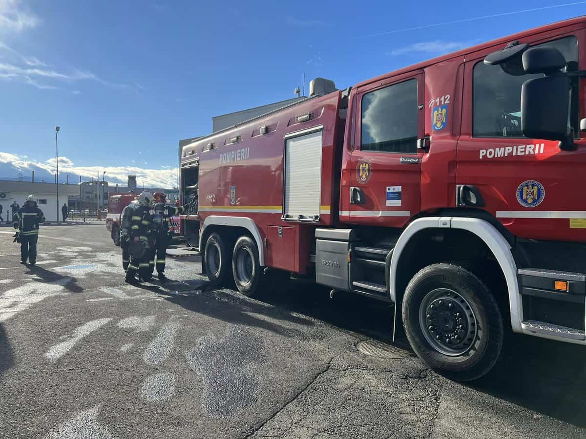 foto: exercițiu de amploare în zona industrială vest - a fost simulat un incendiu la o fabrică 