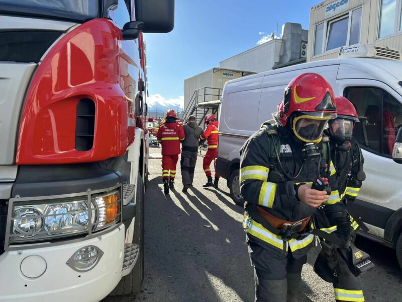 foto: exercițiu de amploare în zona industrială vest - a fost simulat un incendiu la o fabrică 