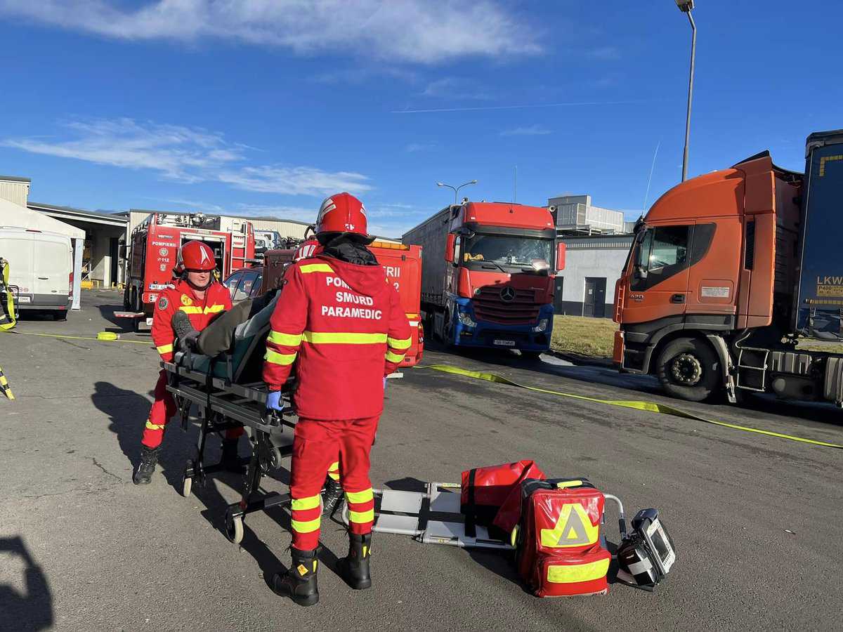 foto: exercițiu de amploare în zona industrială vest - a fost simulat un incendiu la o fabrică 