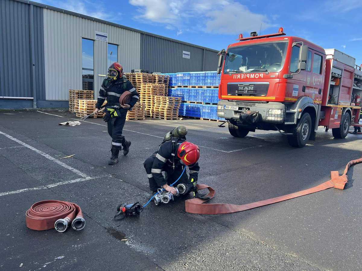 foto: exercițiu de amploare în zona industrială vest - a fost simulat un incendiu la o fabrică 