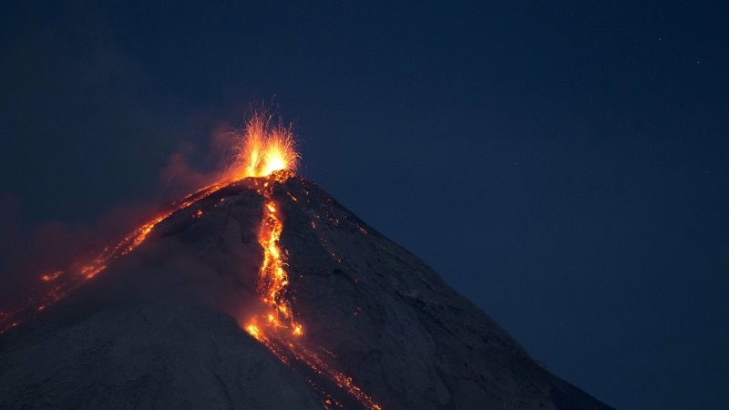 video alertă în indonezia - mii de persoane evacuate după erupția vulcanului semeru