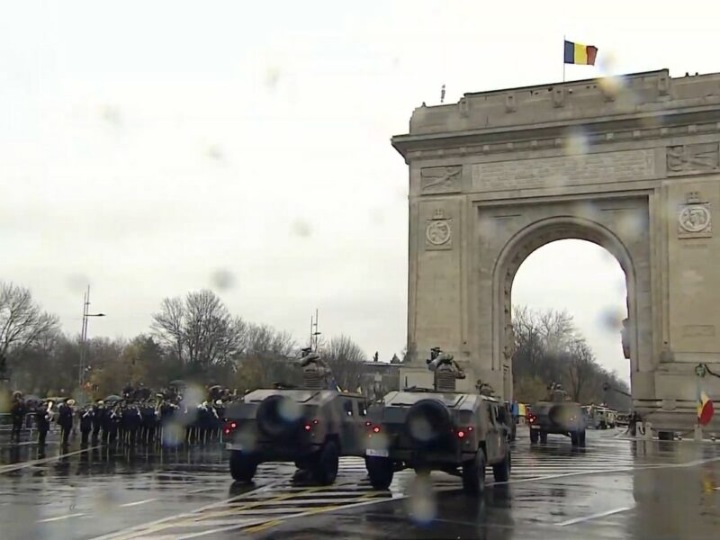 live video - imagini cu parada militară de la arcul de triumf din capitală