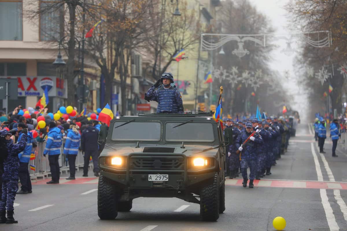 foto video cum a fost sărbătorită ziua națională - parade militare în orașele mari ale țării