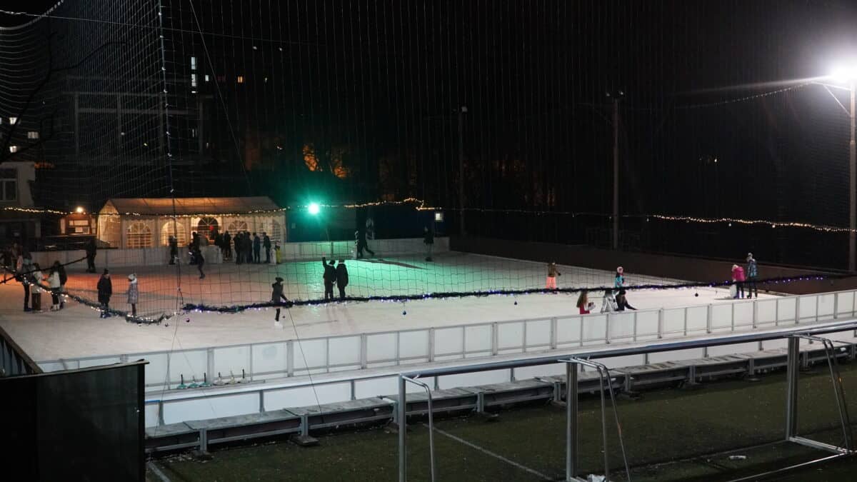 video și galerie foto - programul patinoarelor din sibiu și împrejurimi - cât costă distracția pe gheață iarna aceasta