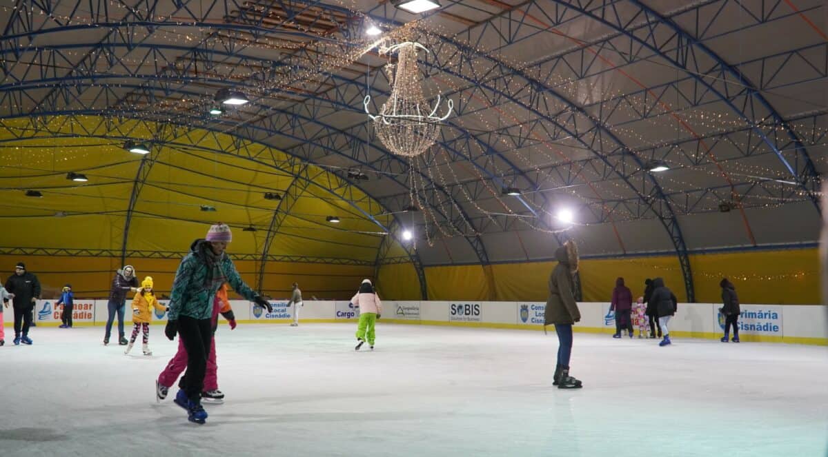 video și galerie foto - programul patinoarelor din sibiu și împrejurimi - cât costă distracția pe gheață iarna aceasta