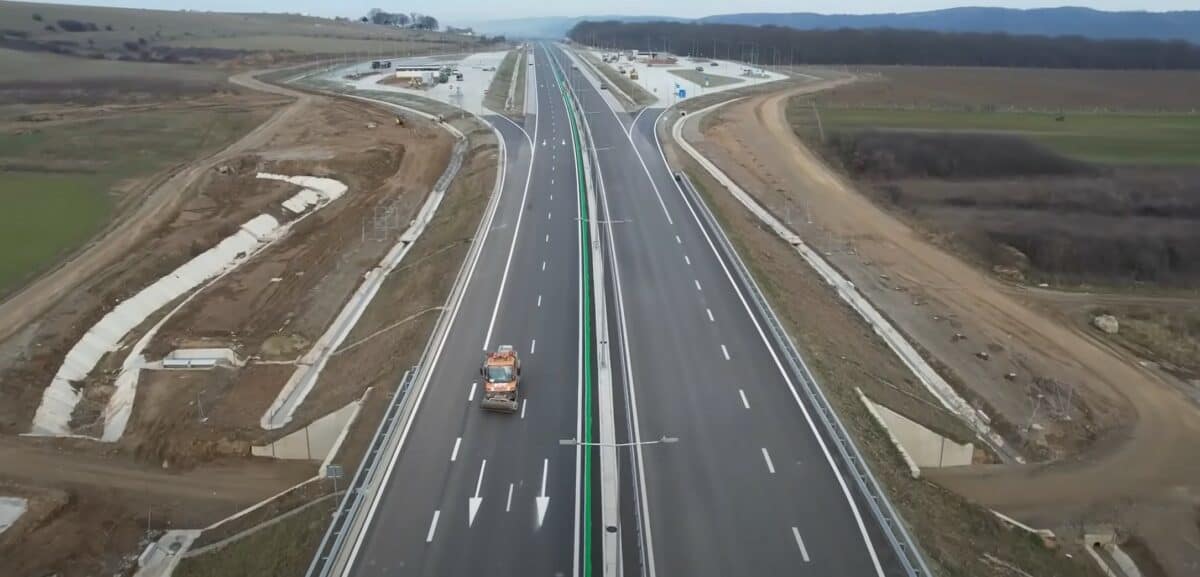 VIDEO - Lotul de autostradă Sibiu - Boița, gata de deschidere - A fost asfaltat complet