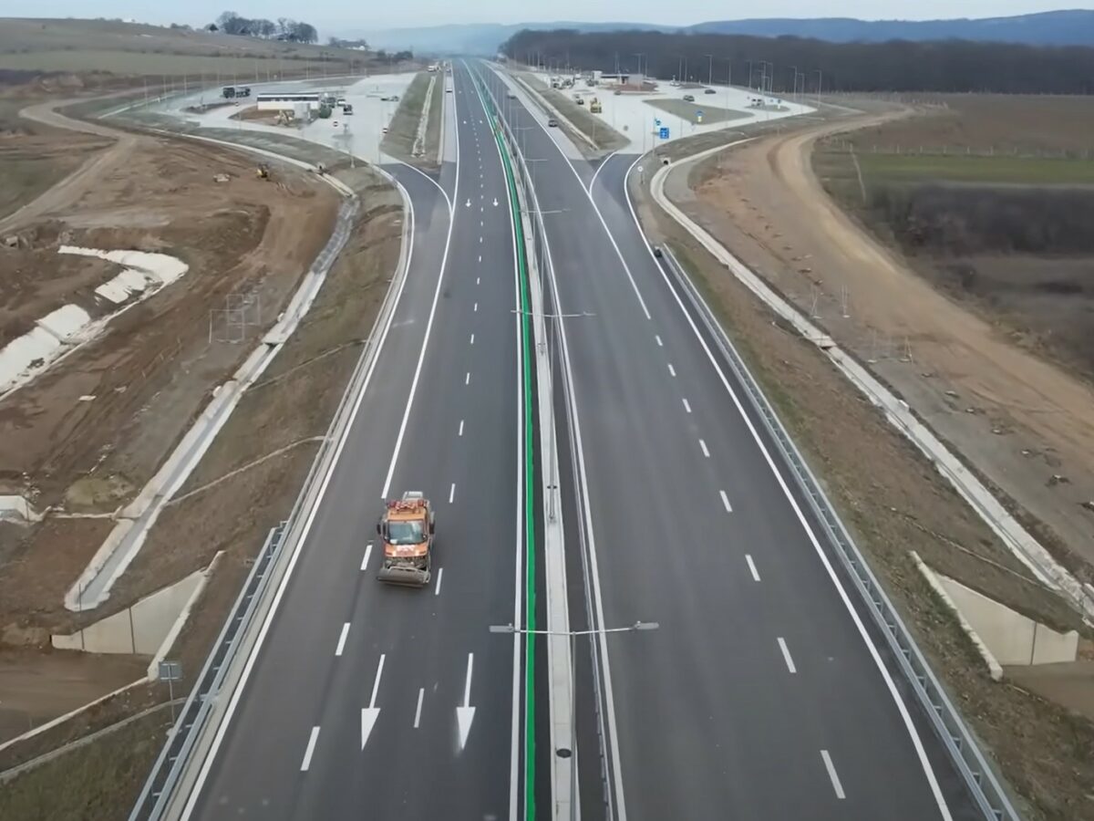 VIDEO - Lotul de autostradă Sibiu - Boița, gata de deschidere - A fost asfaltat complet