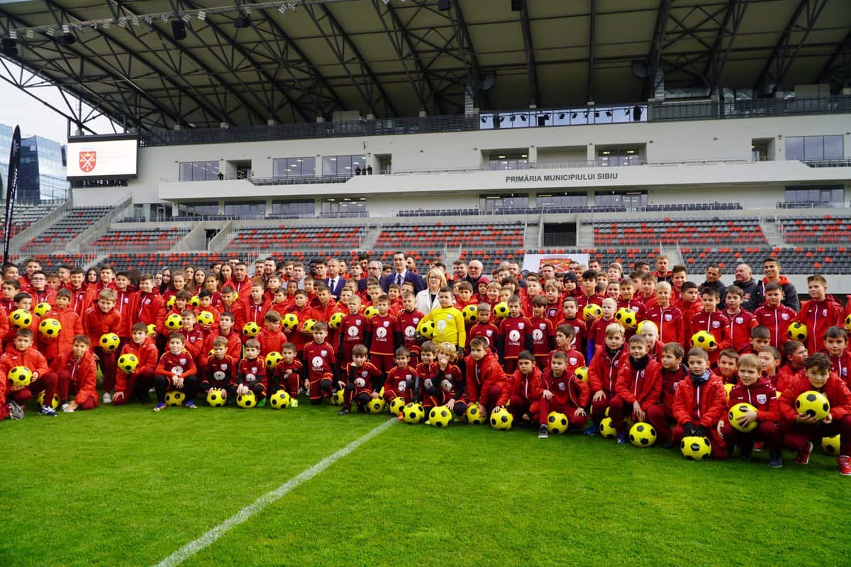 VIDEO FOTO: Stadionul Municipal a fost redeschis - Cum arată „bijuteria” Sibiului de peste 200 milioane lei