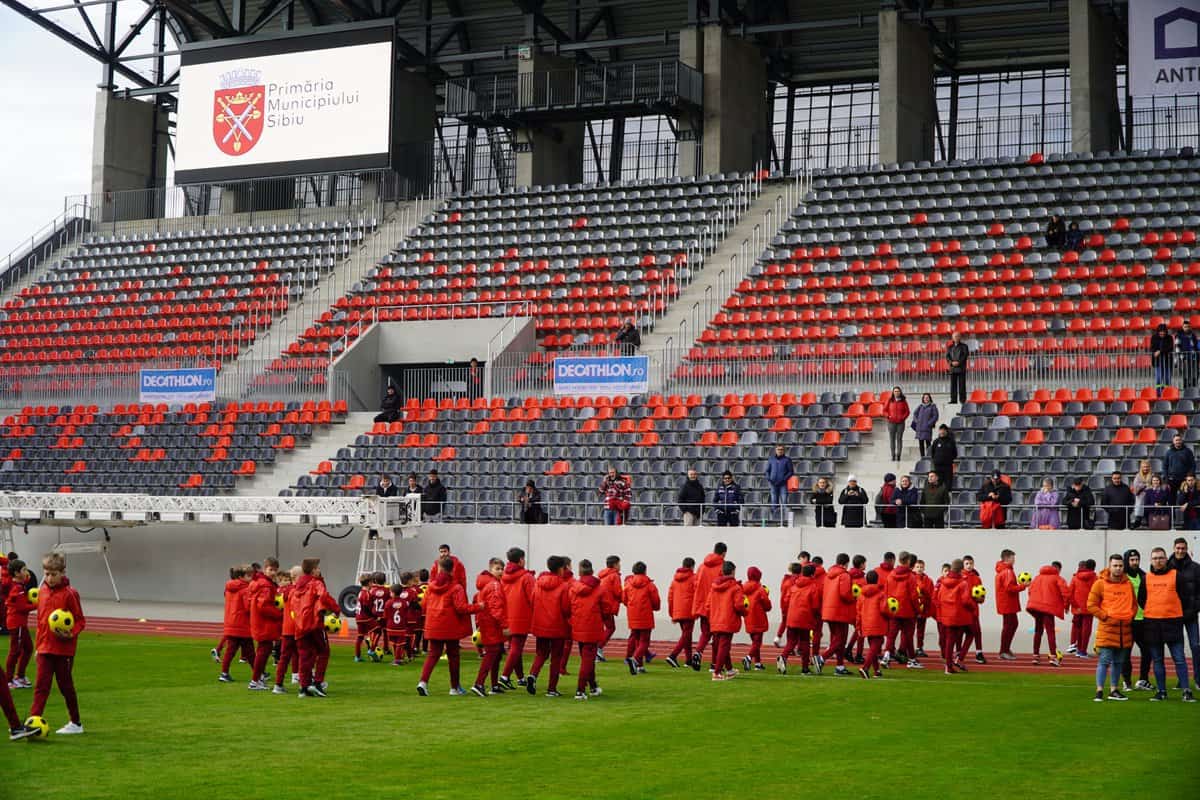 VIDEO FOTO: Stadionul Municipal a fost redeschis - Cum arată „bijuteria” Sibiului de peste 200 milioane lei