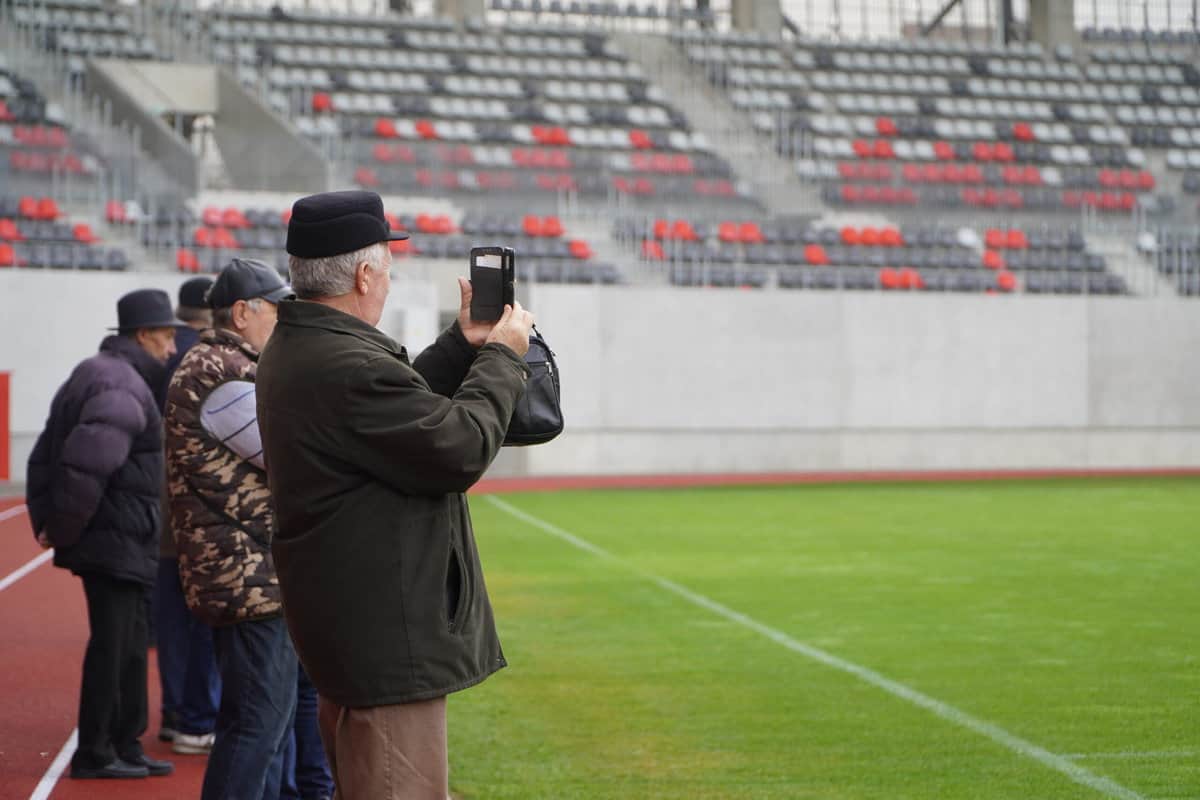 VIDEO Sibienii s-au înghesuit să vadă bijuteria de cinci stele a orașului - Stadionul Municipal i-a dat pe spate: “Este foarte frumos, grandios, încăpător”