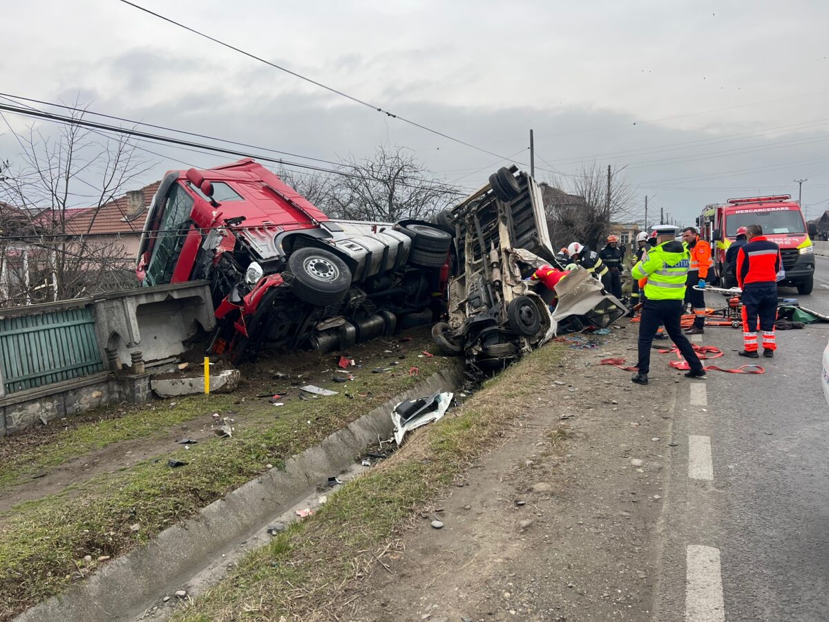 foto cisternă cu sodă caustică răsturnată la vâlcea - șoferul camionului grav rănit