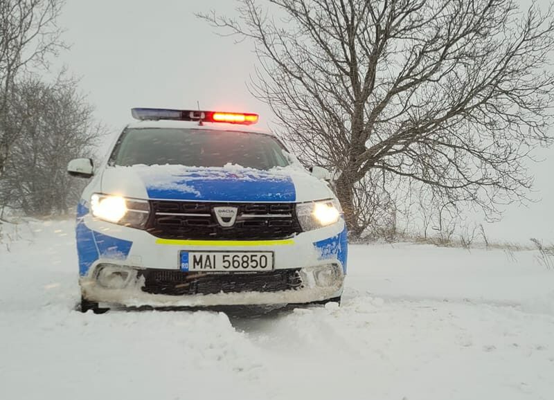 Stare de alertă în Vrancea din cauza viscolului - Au intervenit militarii pentru deszăpezire