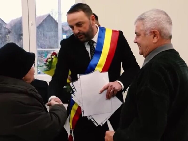 Primăria Șelimbăr premiază cuplurile care împlinesc 50 de ani de căsătorie