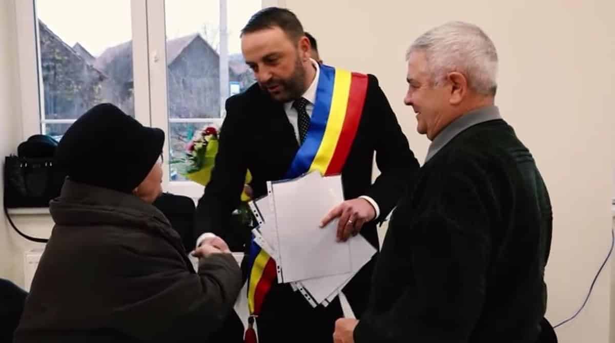 Primăria Șelimbăr premiază cuplurile care împlinesc 50 de ani de căsătorie