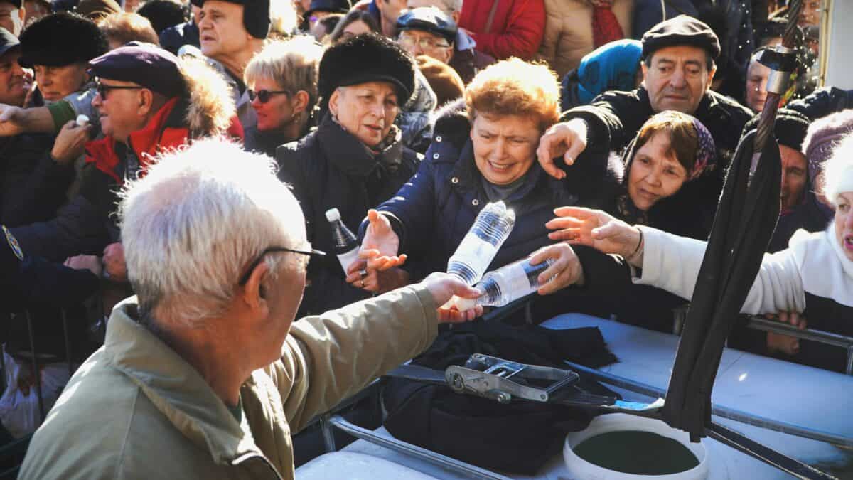 Peste 10.000 de litri de apă sfinţită pentru Slujba de Bobotează din centrul Sibiului