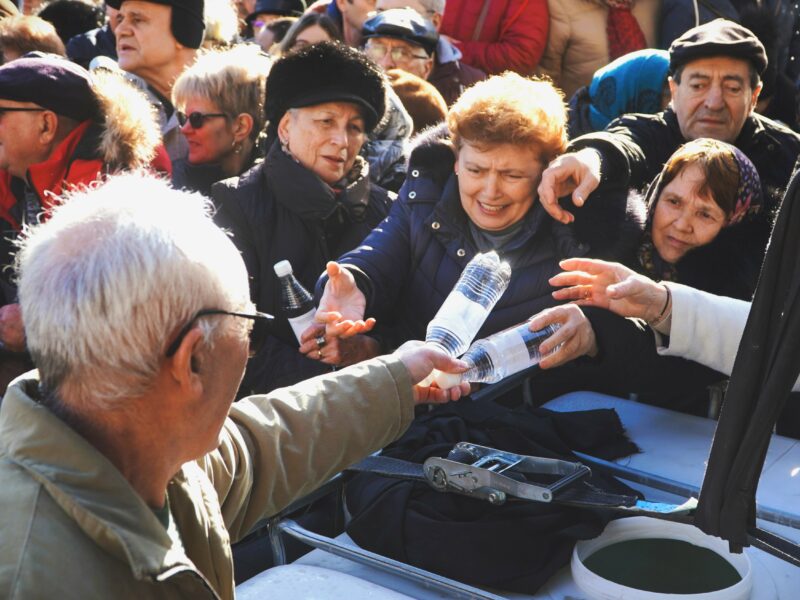 Peste 10.000 de litri de apă sfinţită pentru Slujba de Bobotează din centrul Sibiului