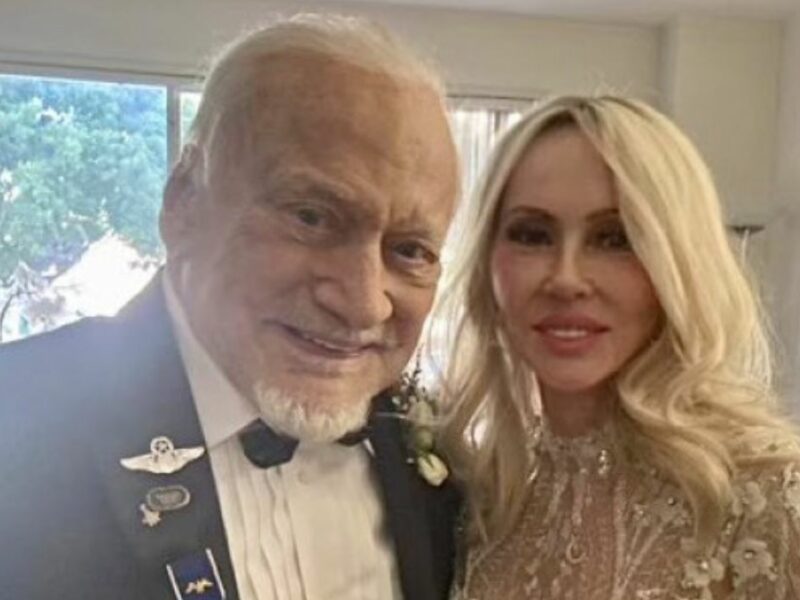 Fostul astronaut Buzz Aldrin s-a căsătorit cu o româncă - Mireasa s-a născut la Deva și este cu 30 de ani mai tânără