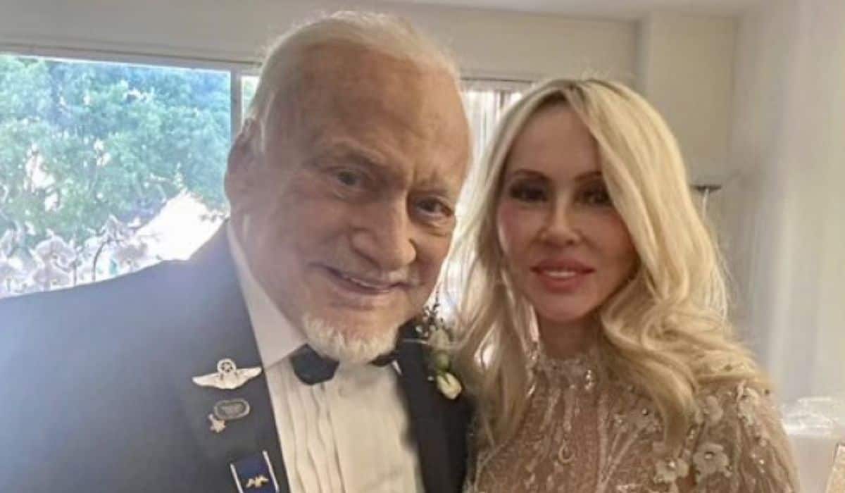 Fostul astronaut Buzz Aldrin s-a căsătorit cu o româncă - Mireasa s-a născut la Deva și este cu 30 de ani mai tânără