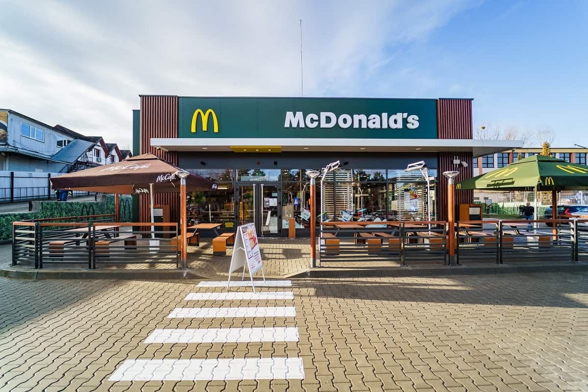 McDonalds plănuiește o reorganizare - Vor fi făcute concedieri în masă