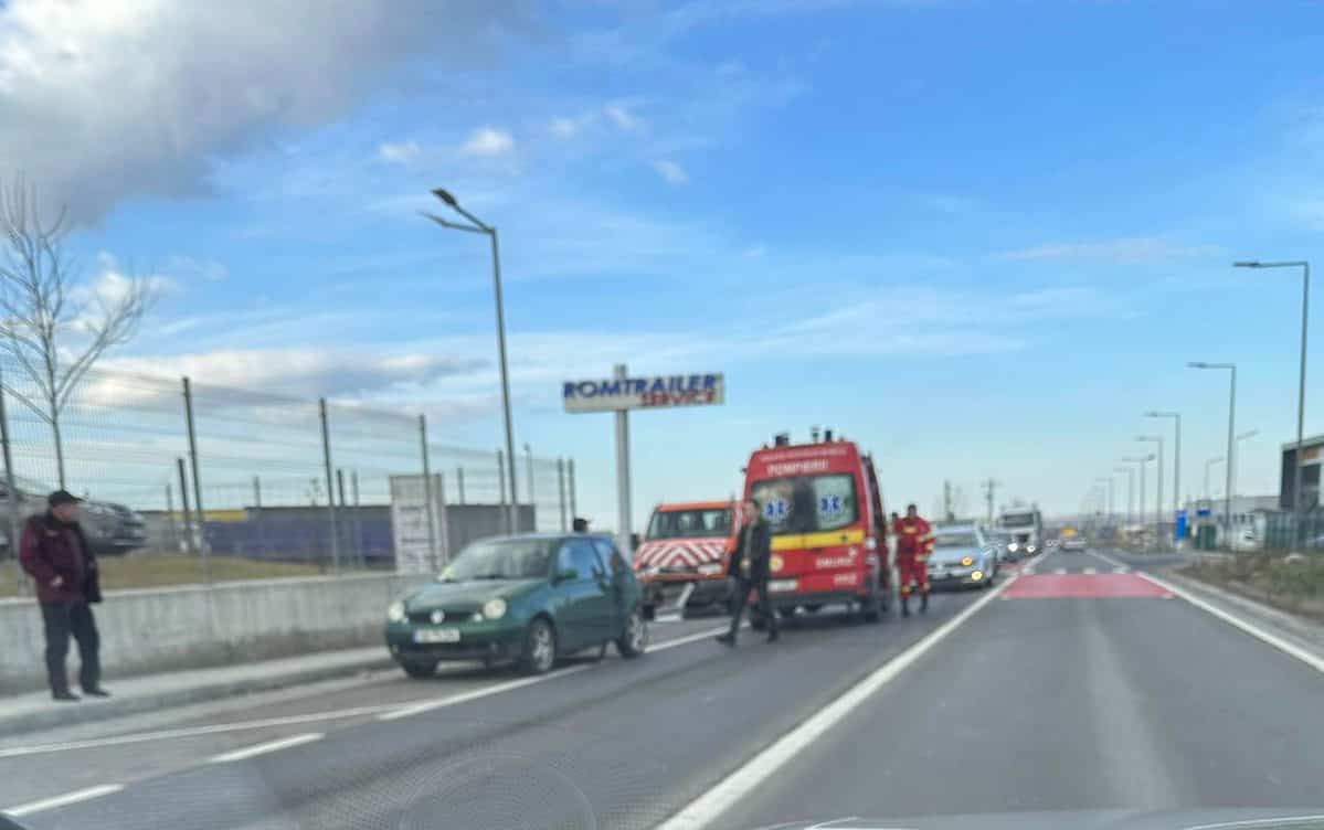 accident pe strada salzburg - șoferiță de 20 de ani, dusă la spital